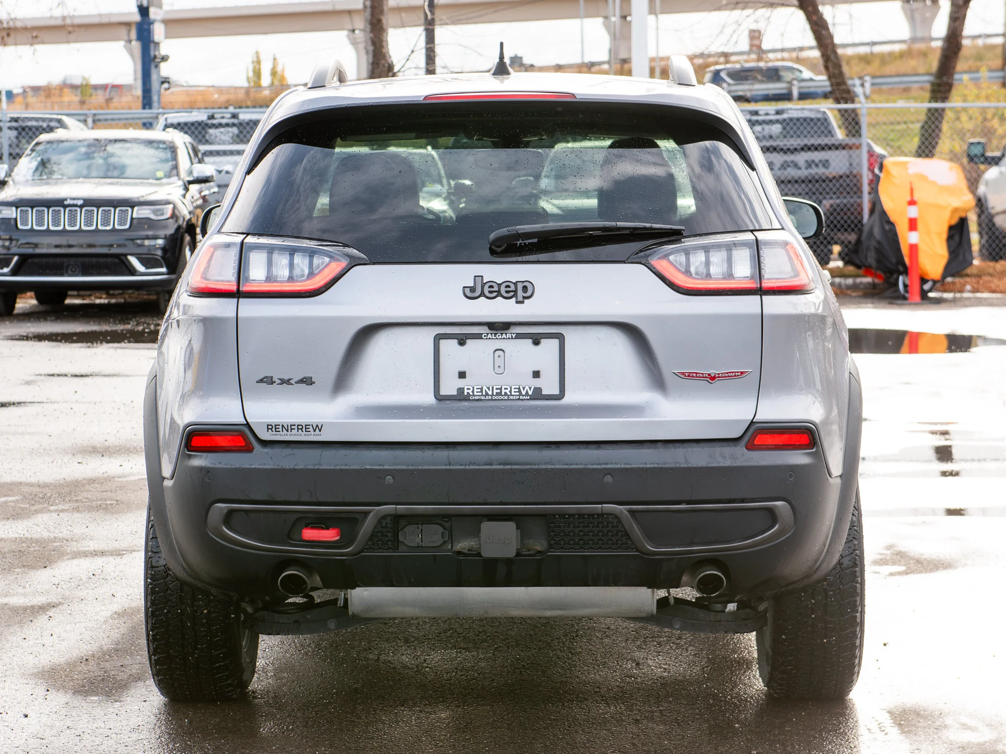 Used 2020 Silver Jeep Trailhawk* 4x4, Panoramic Roof, Trailer Tow Group, Remote Start image 12