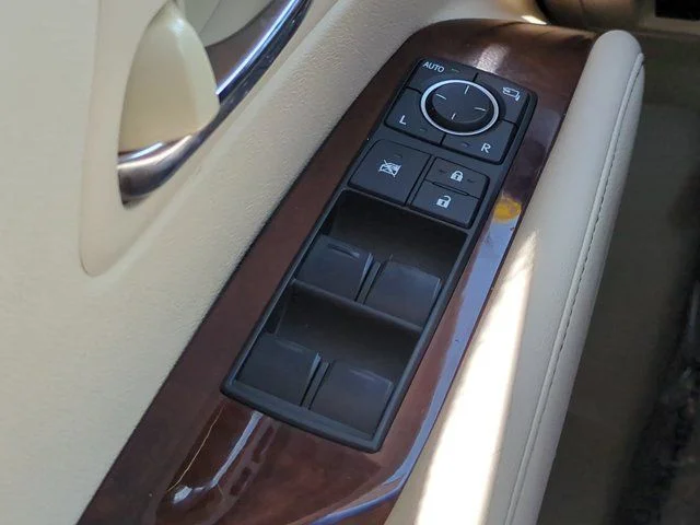 Used 2013 White Lexus 350 image 21