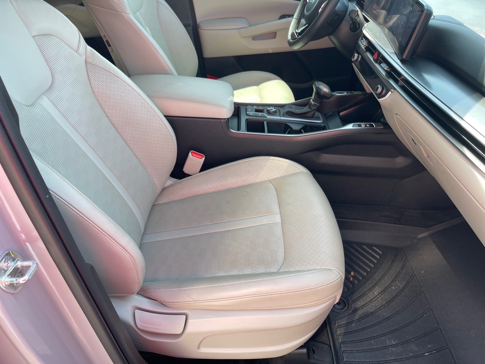 Used 2024 Silver Kia S image 18