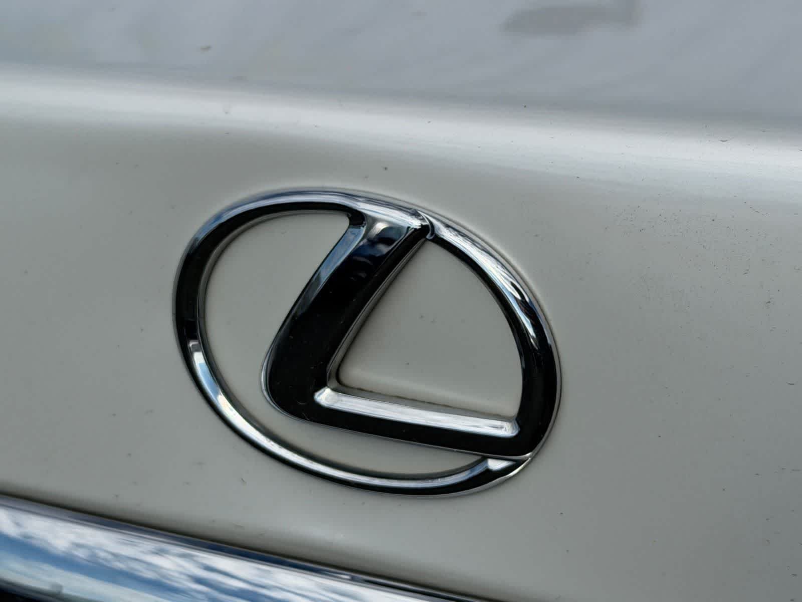 Used 2010 Starfire Pearl Lexus  image 8