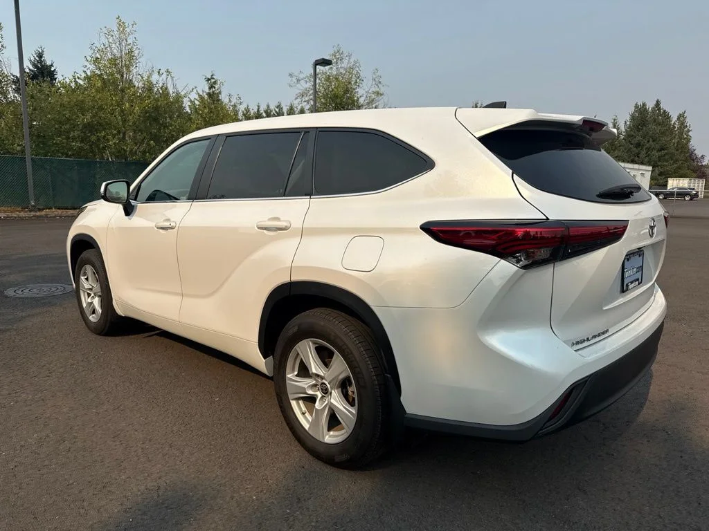 Used 2023 Pearl Toyota L image 5