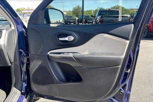 Used 2016 Blue Jeep Sport image 19
