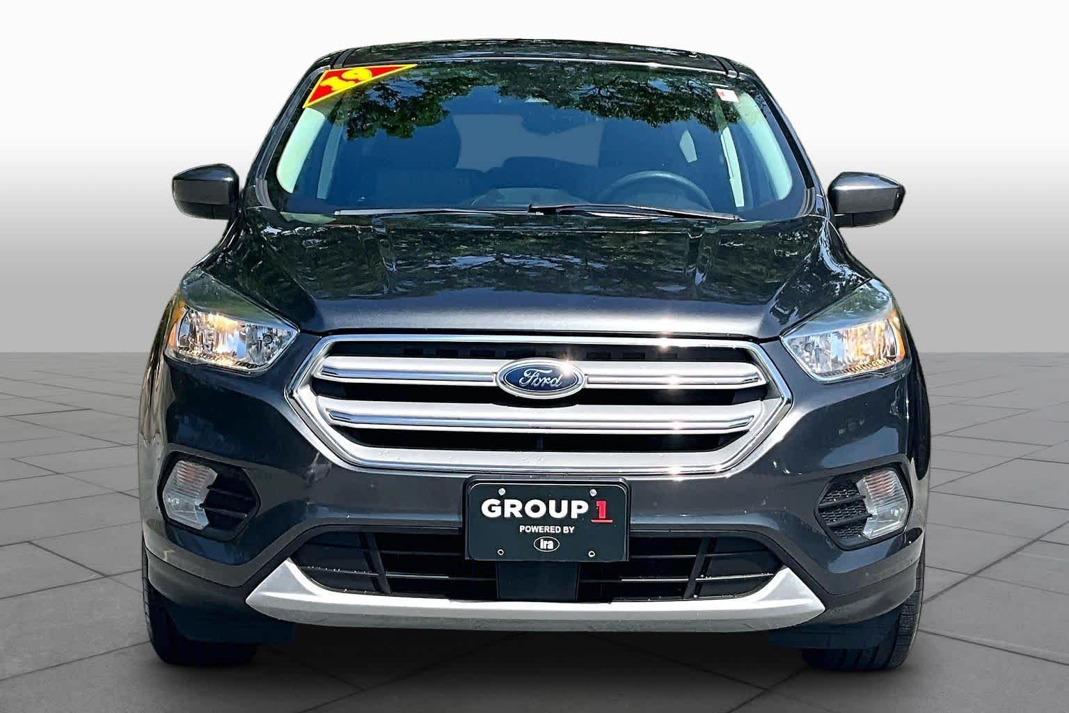Used 2019 Magnetic Metallic Ford SE image 4