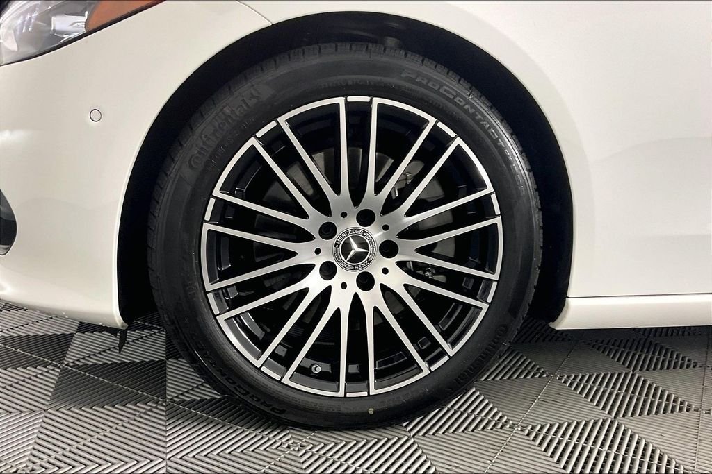 Used 2026  Mercedes-Benz C 300 image 8
