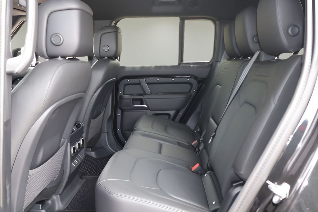 New 2026 Santorini Black Land Rover S image 12