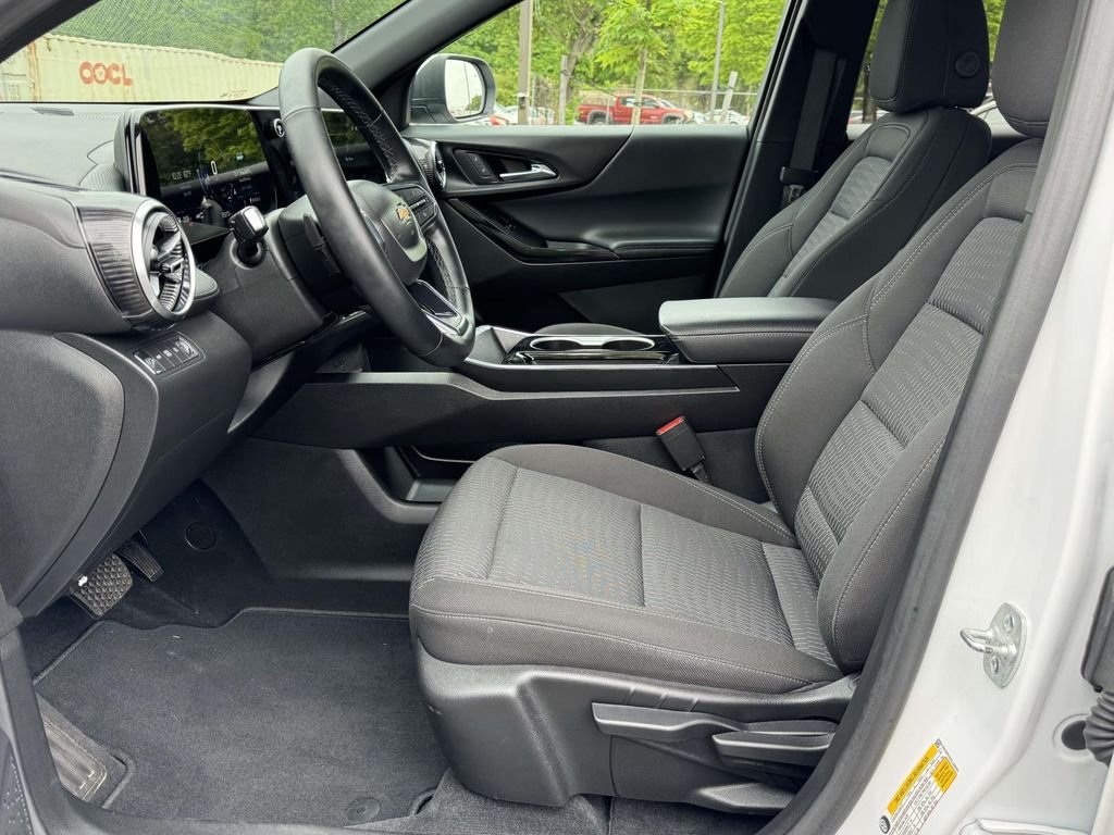 Used 2025 White Chevrolet LT image 19