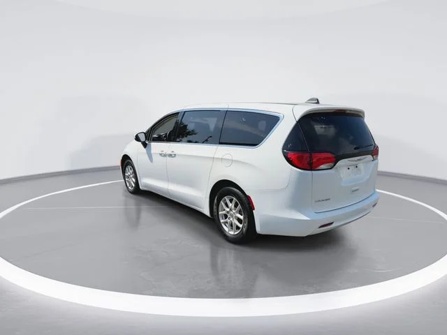 Used 2021 White Chrysler L image 7