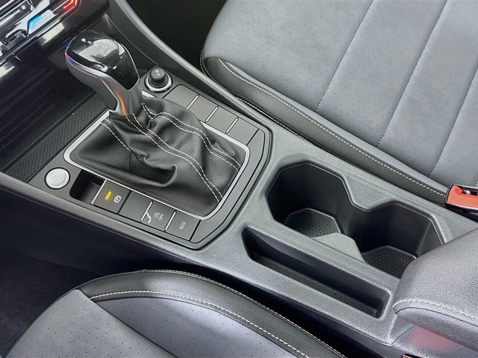 New 2027 Deep Black Pearl Volkswagen SE image 16