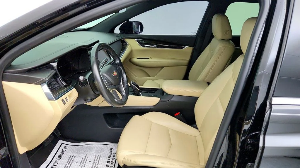 Used 2019 Stellar Black Metallic Cadillac FWD 4dr image 19