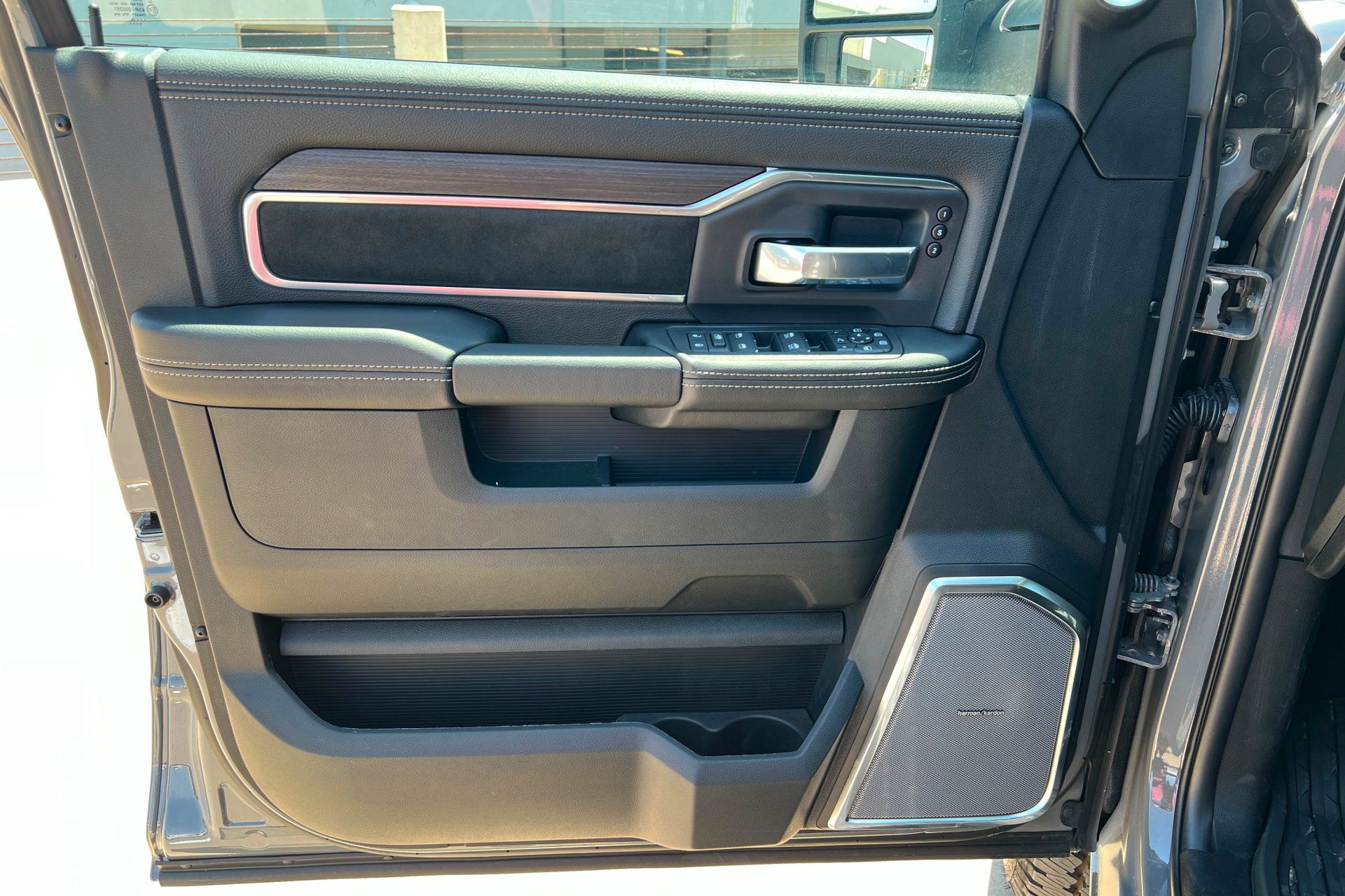 New 2026 Ceramic Gray Clear-Coat Exterior Paint RAM Laramie image 15