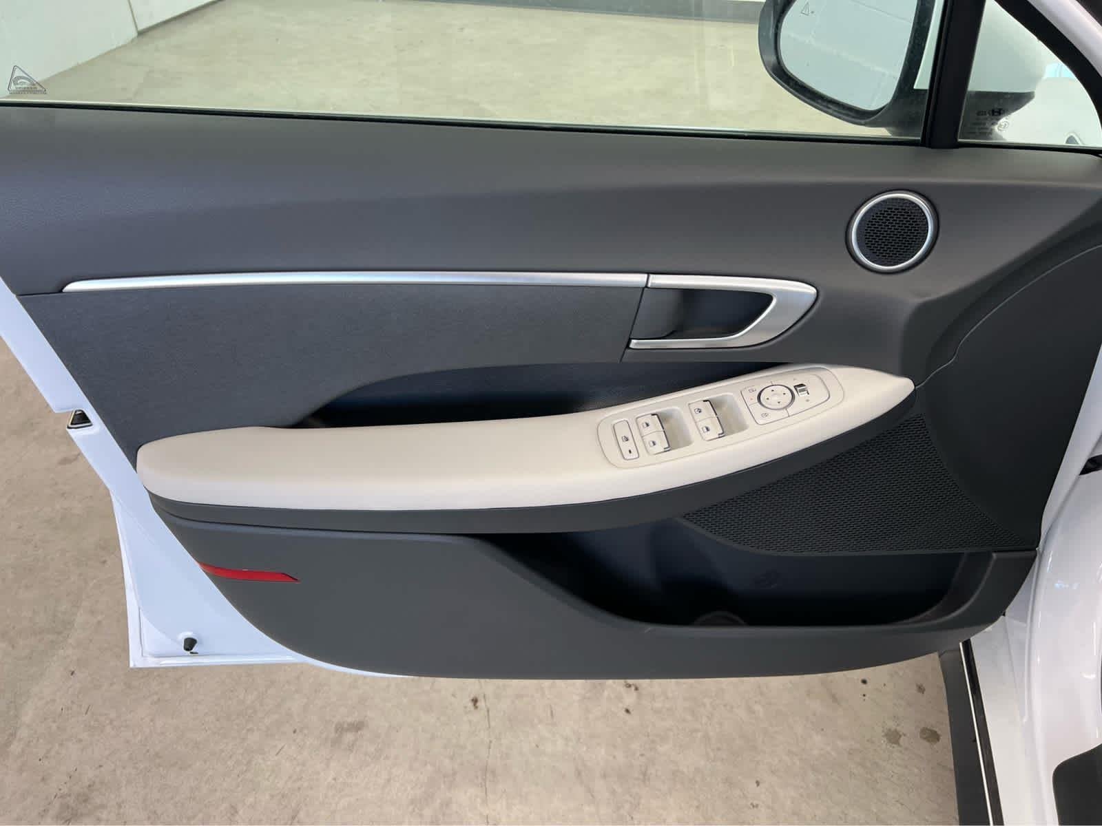 2025 Hyundai Sonata SE - Photo 18
