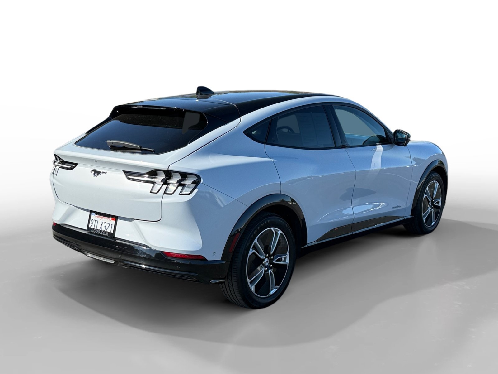 Certified Used 2023 White Metallic Ford Premium image 5