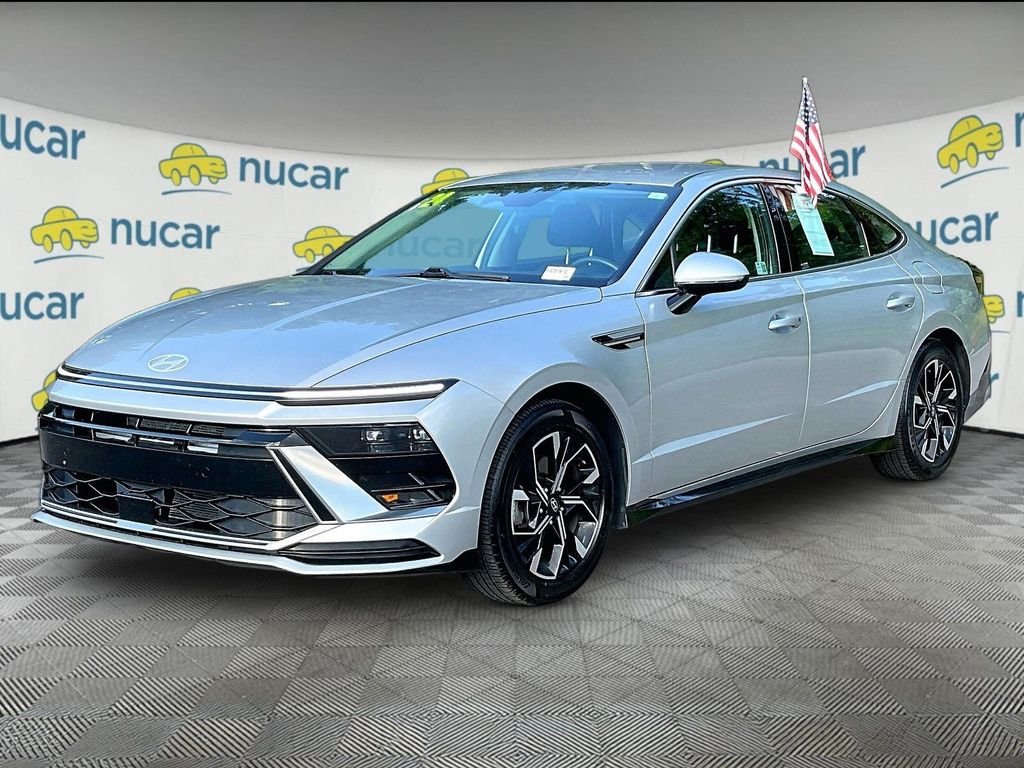 Used 2024 Silver Hyundai SEL image 3