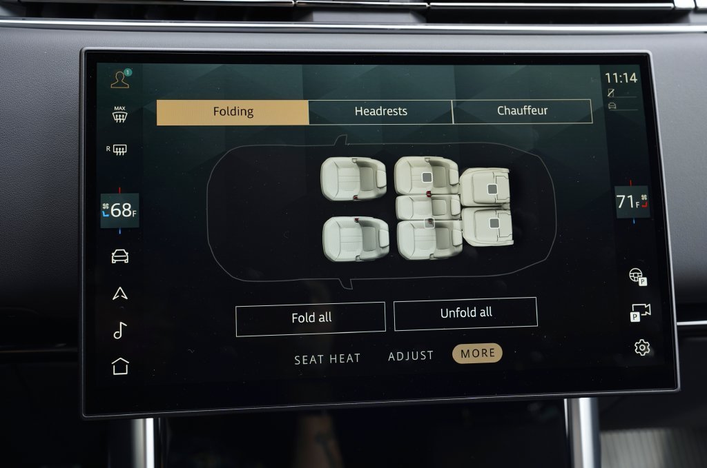 New 2027 British Racing Green Satin Land Rover SE image 24