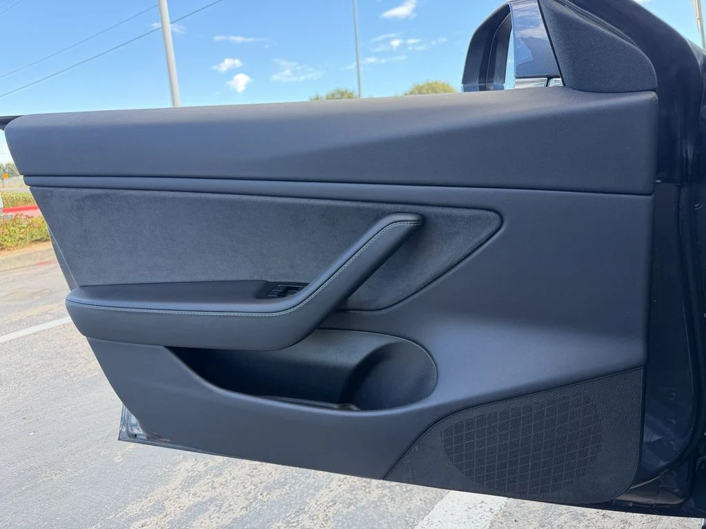 Used 2019  Tesla Long Range image 12