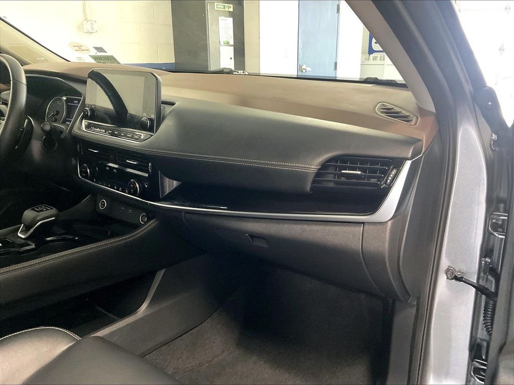 Used 2023 Gray Nissan SL image 12