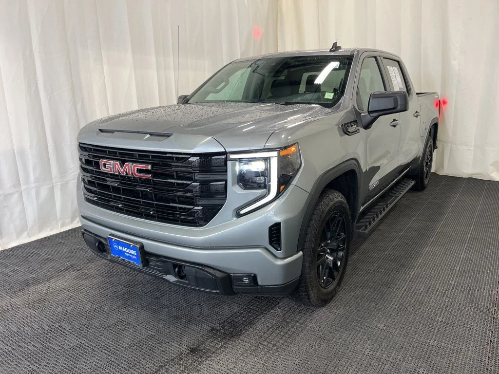 Used 2023 Silver GMC Elevation image 24