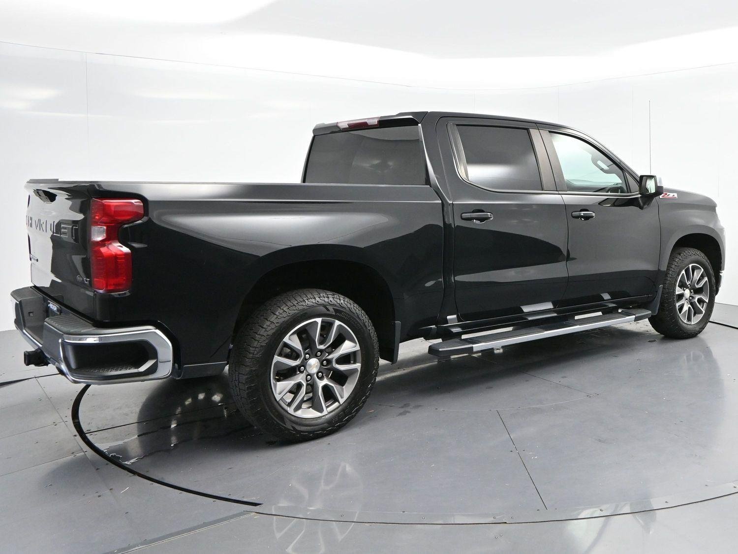 Used 2022 Black Chevrolet LT image 7