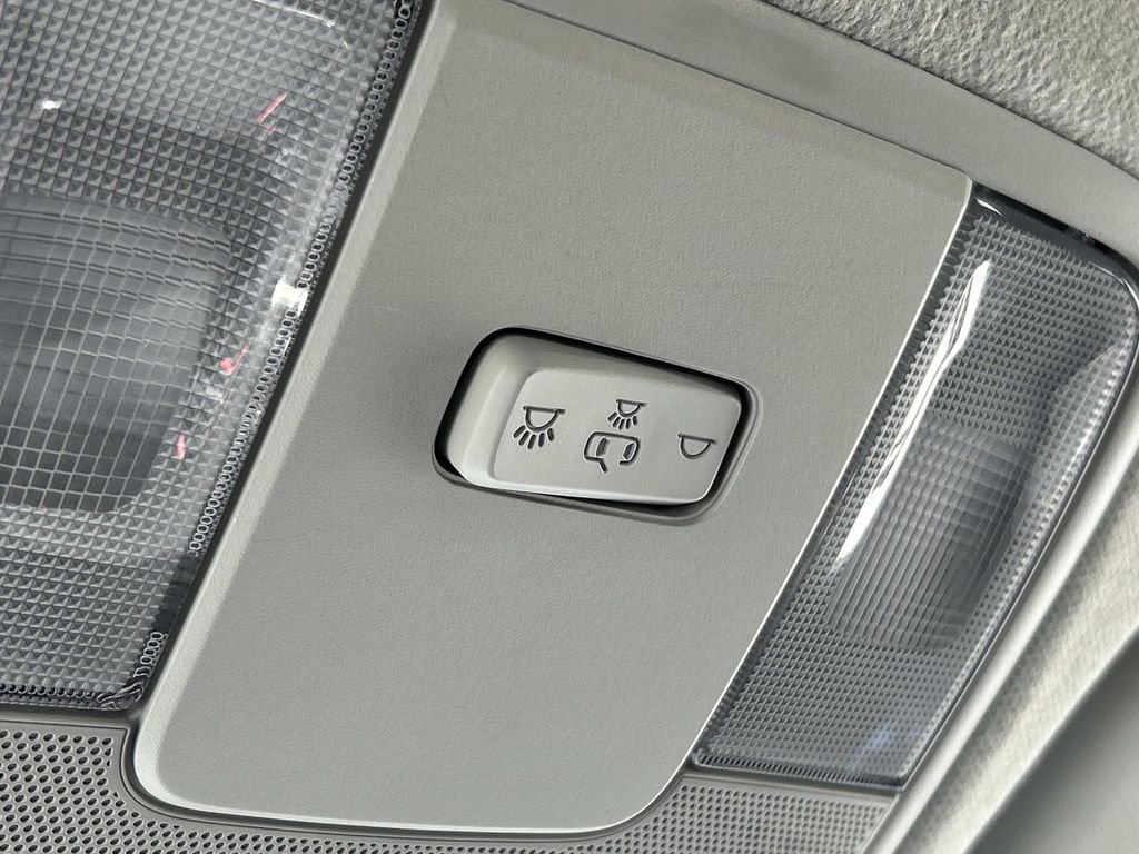Used 2021 White Kia LXS image 29