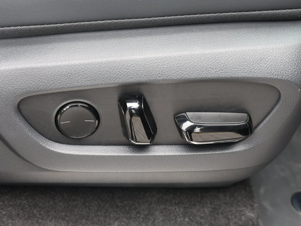 Used 2025 Silver Lexus 550 Overtrail+ image 23