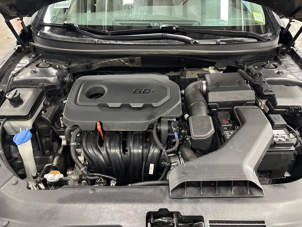 Used 2018 Gray Hyundai SE image 10