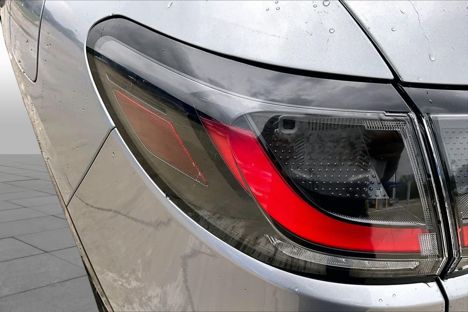 Used 2027 Solar Silver Metallic Honda EX-L image 29