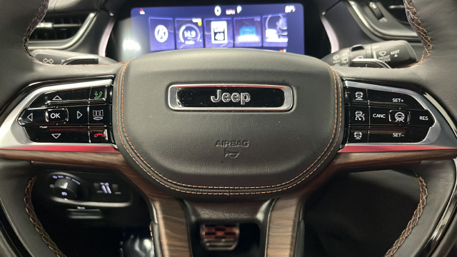 Used 2024 Bright White Clearcoat Jeep Summit image 17