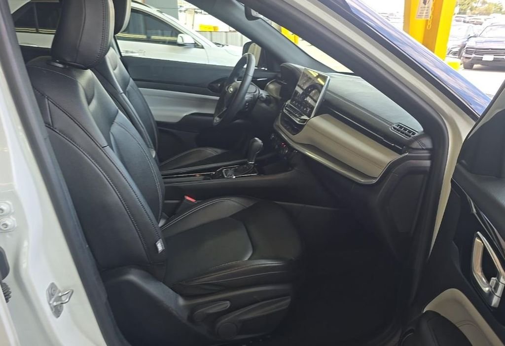 Used 2025 White Jeep Limited image 6