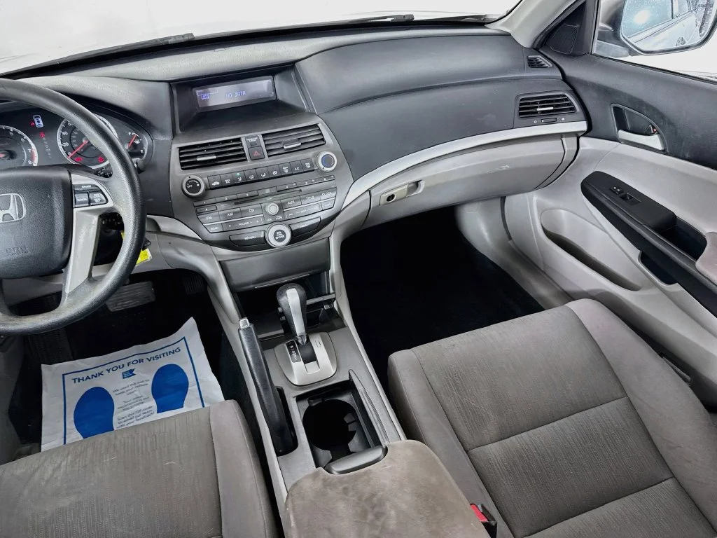 Used 2012 Alabaster Silver Metallic Honda LX image 27