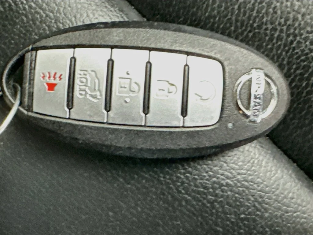 Used 2021 White Nissan SL image 37
