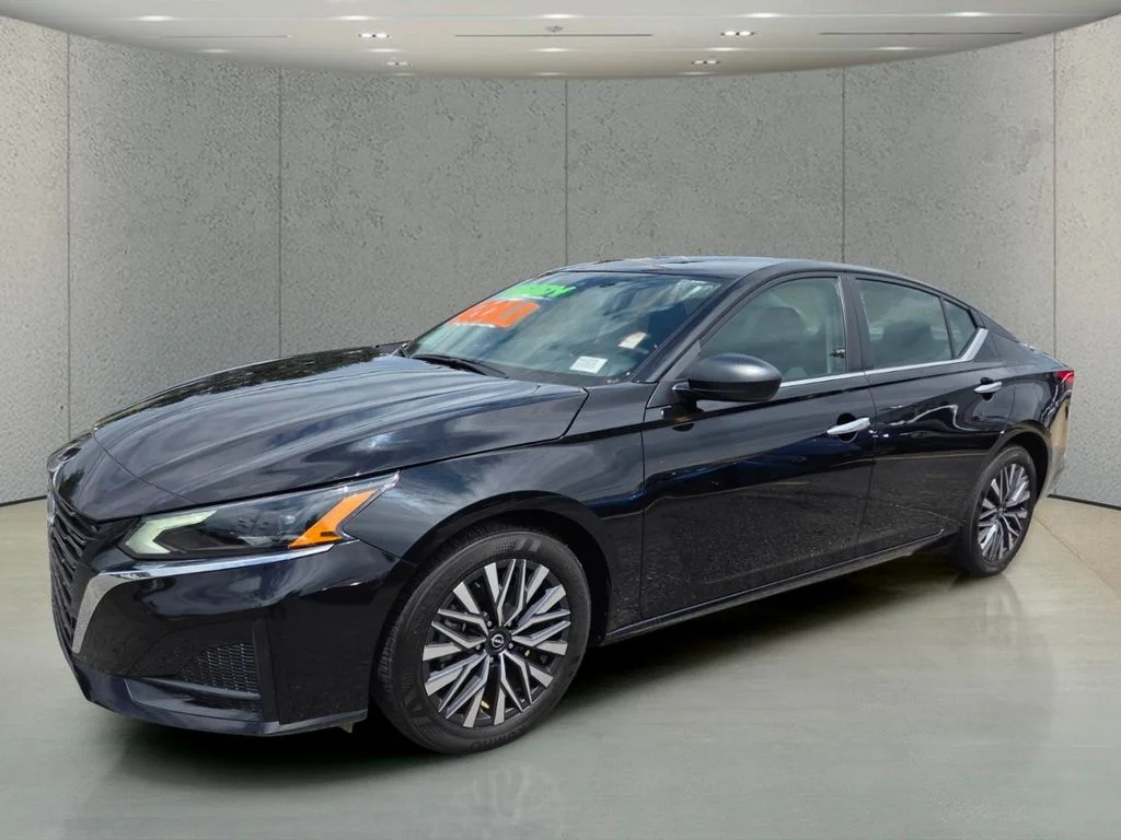 Used 2025 Black Nissan 2.5 SV image 9