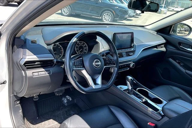 Used 2024 Silver Nissan 2.5 SR image 14