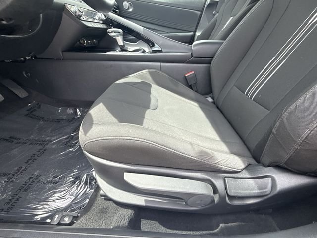 Used 2023 Silver Hyundai SEL image 12