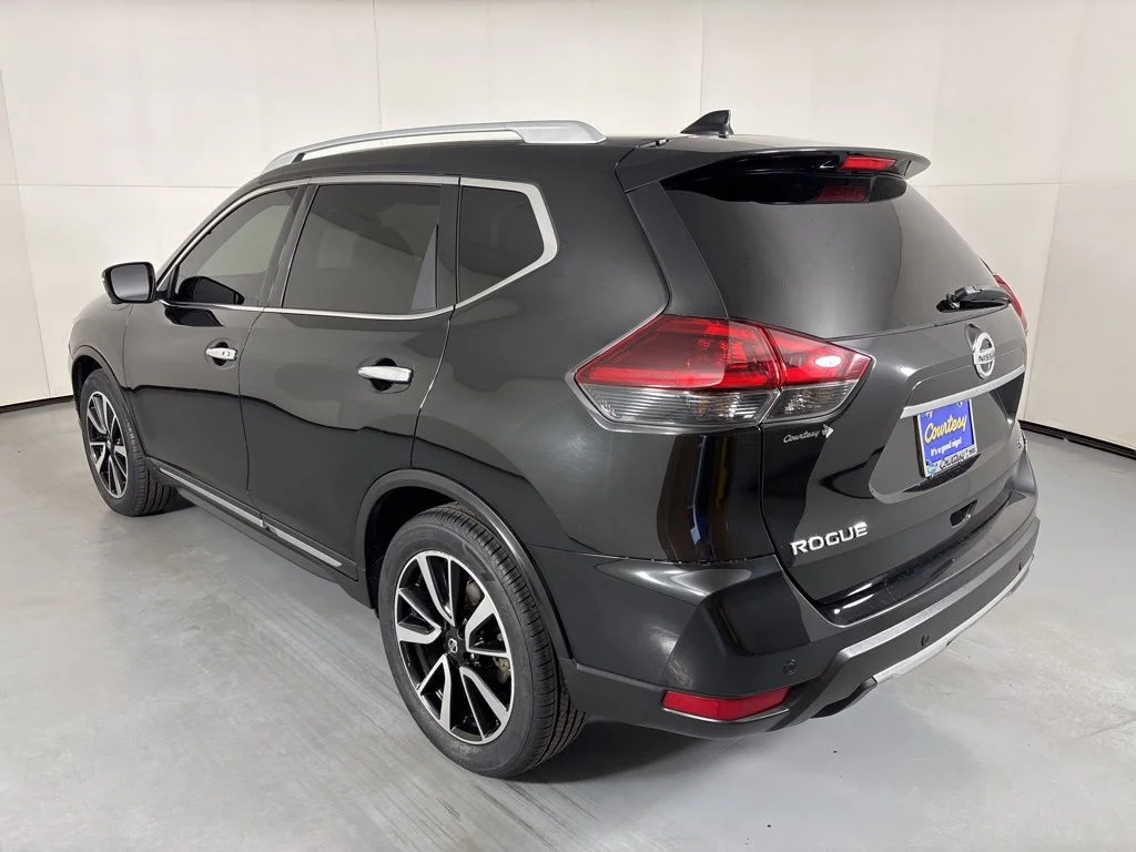 Used 2019 Black Nissan SL image 6