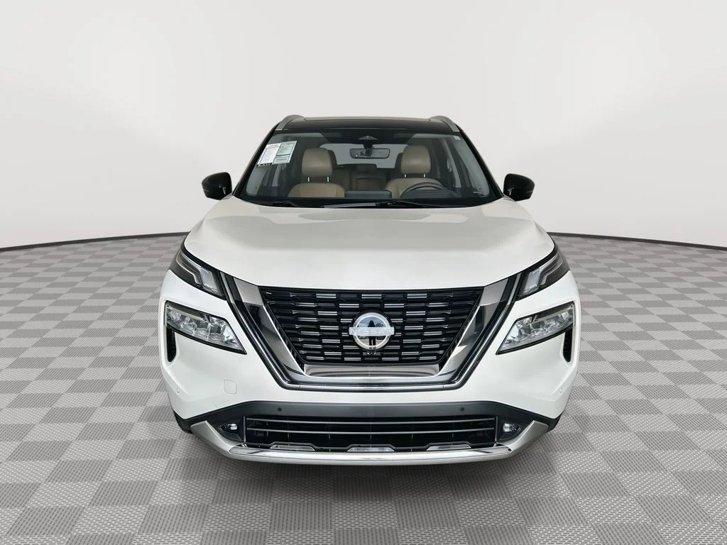 Certified Used 2022 White Nissan Platinum image 3