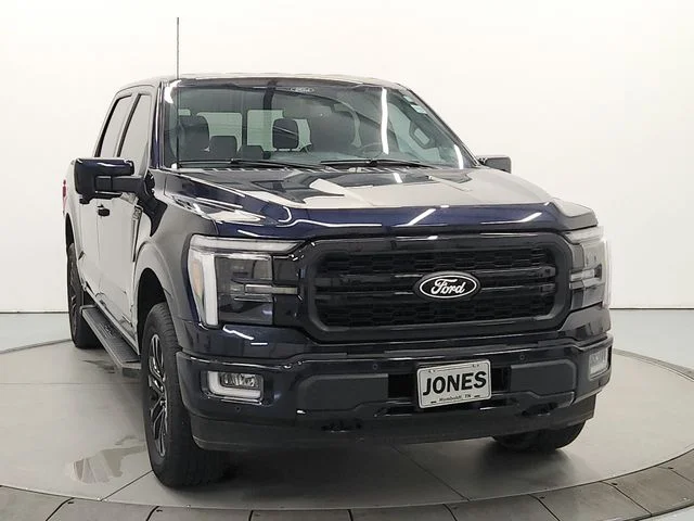 Used 2024  Ford Lariat image 2