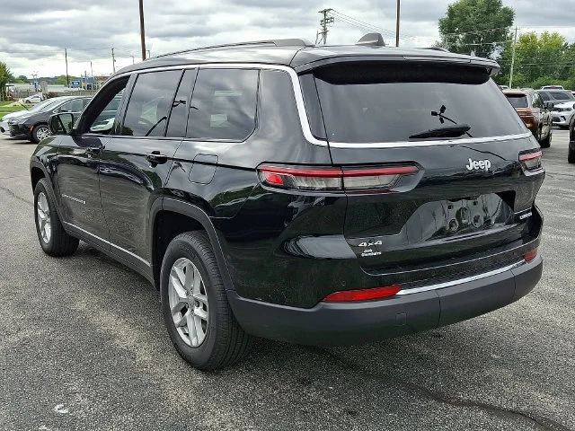 Used 2025 Black Jeep Laredo image 4