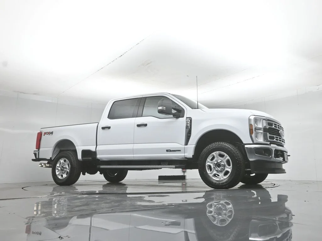 New 2026 White Ford XLT image 3