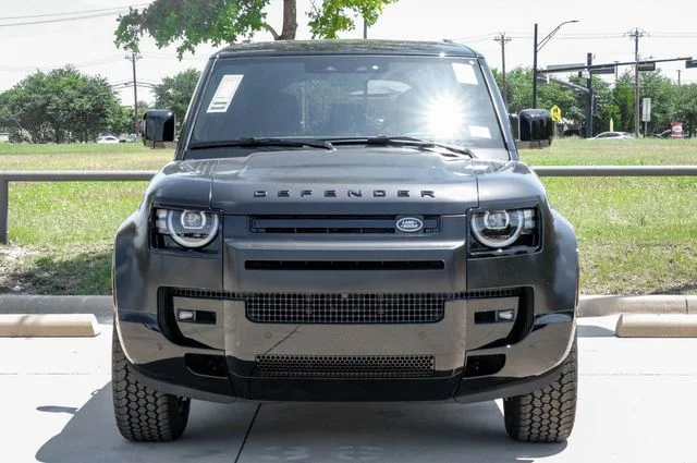 New 2026 Santorini Black Land Rover X-Dynamic SE image 6