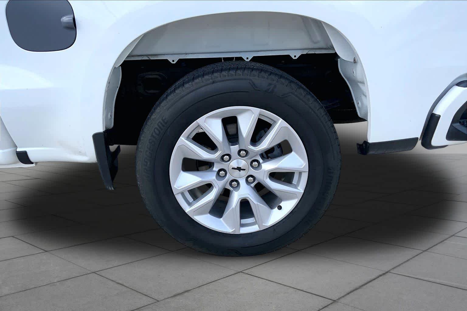Used 2022 Summit White Chevrolet Custom image 11