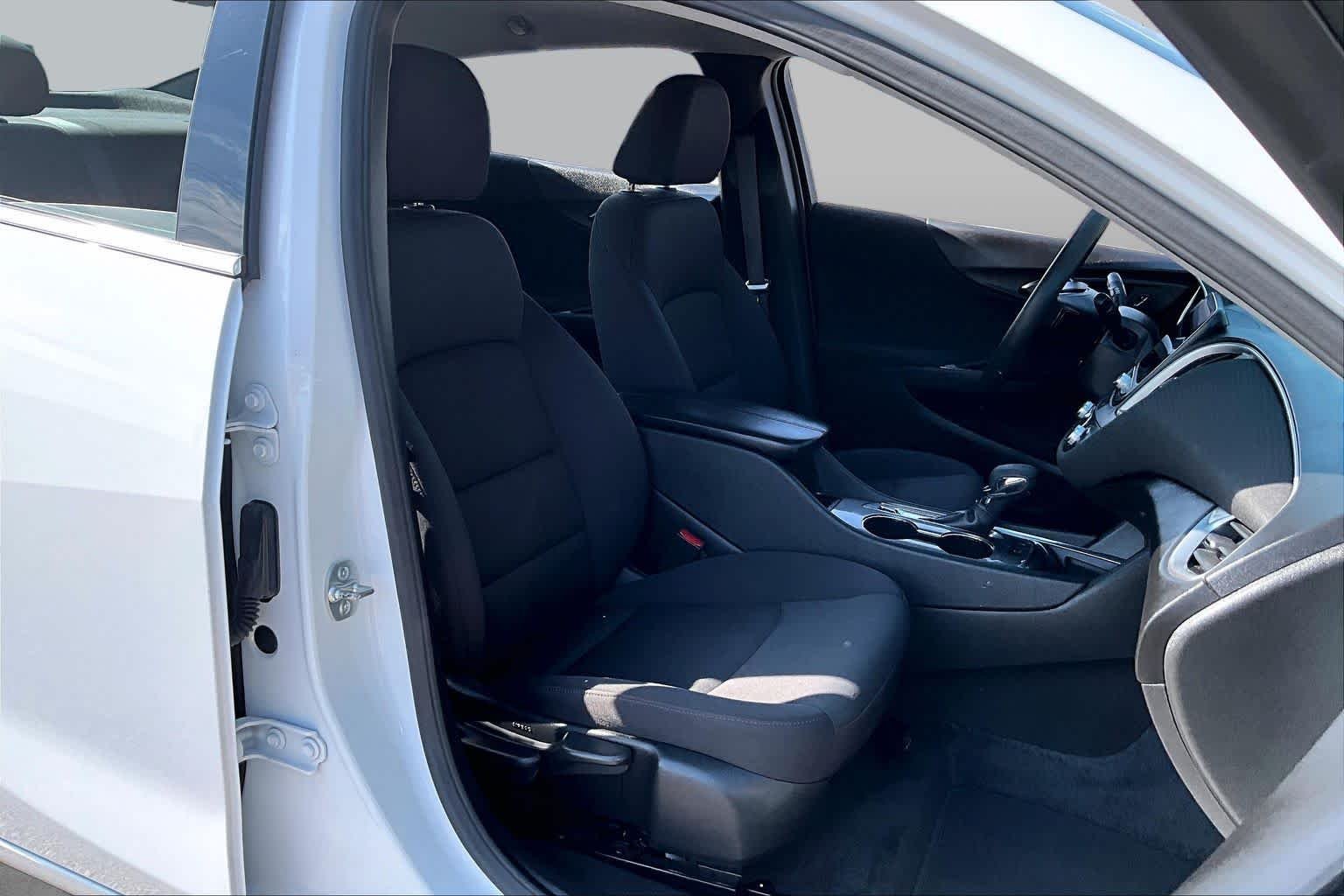 Used 2025 White Chevrolet LT image 8