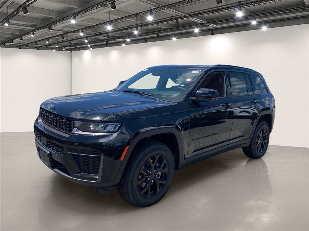 New 2026 Diamond Black Crystal Pearl-Coat Exterior Paint Jeep Altitude image 2