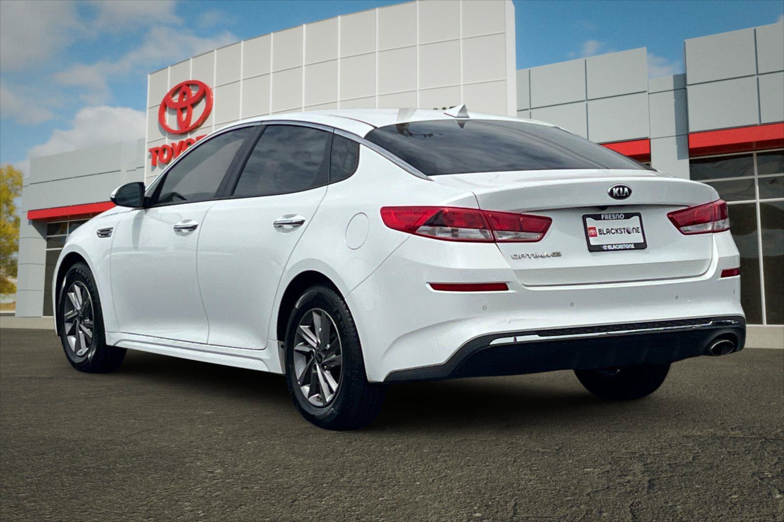 Used 2020 Snow White Pearl Kia LX image 5