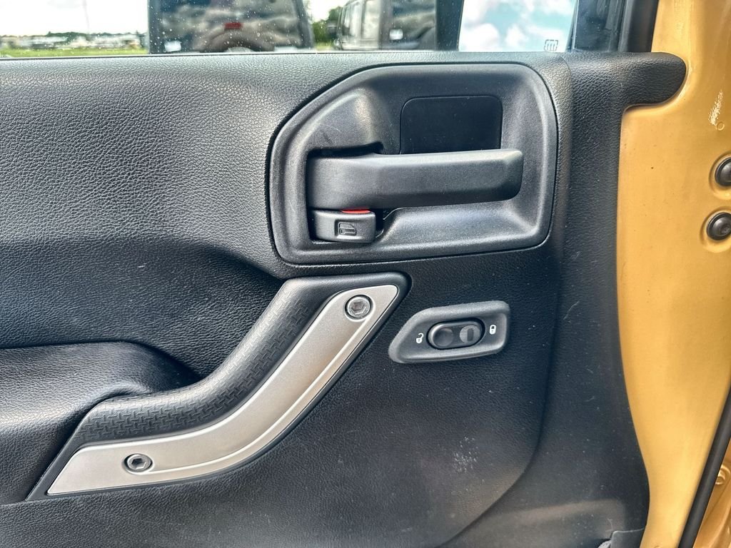 Used 2014 Beige Jeep Unlimited Rubicon image 13