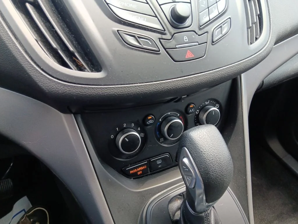 Used 2016 Magnetic Ford SE image 20