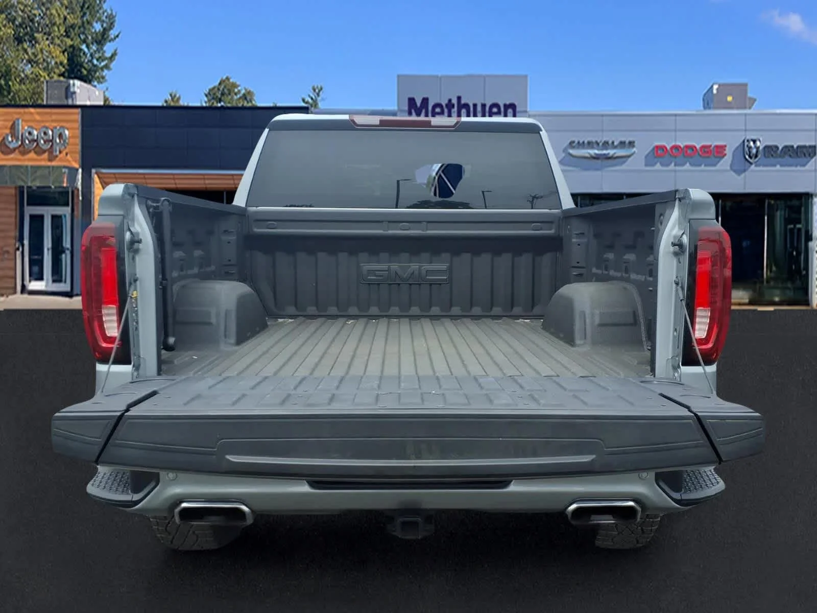 Used 2025 Sterling Metallic GMC AT4 image 6