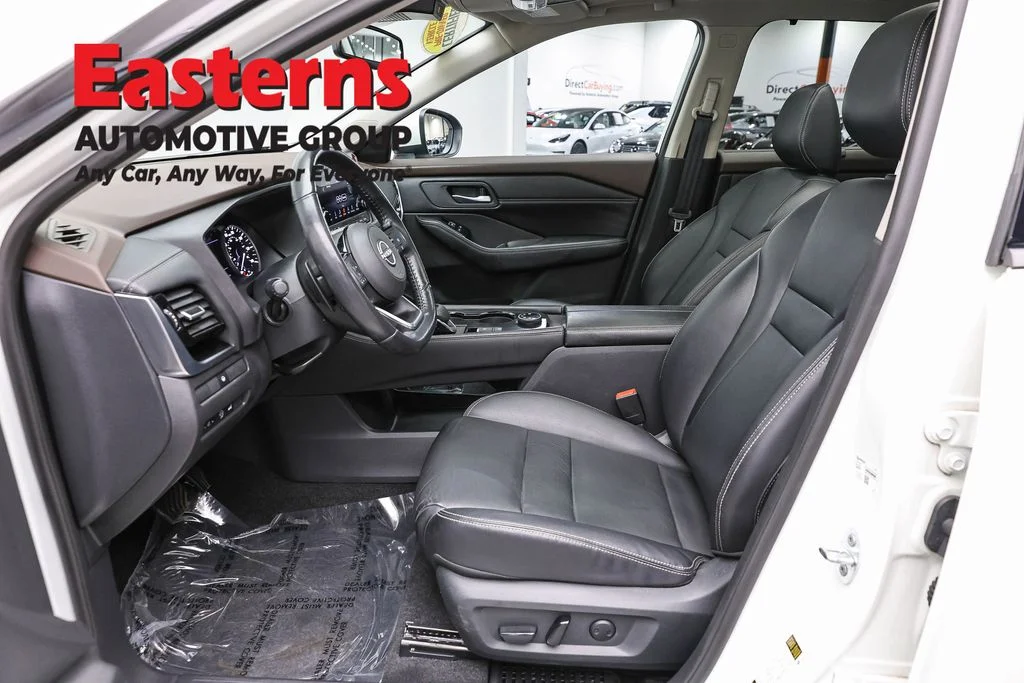 Used 2023 White Nissan SL image 14