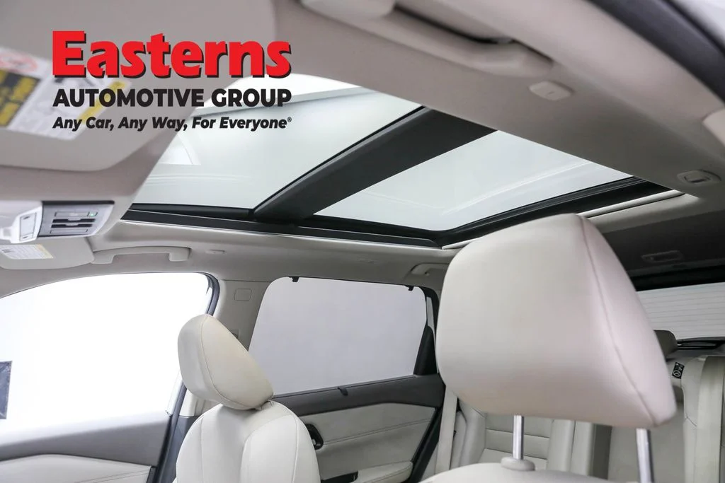 Used 2022 White Nissan SV image 34