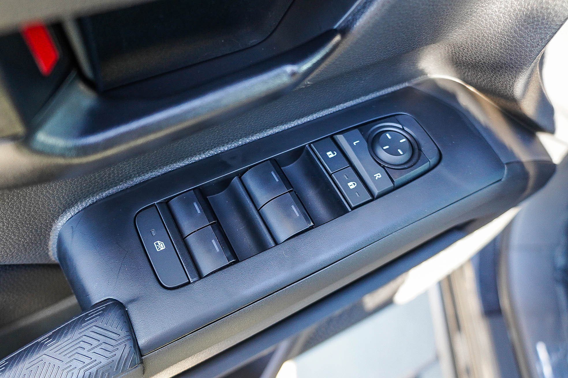 2026 Toyota Tacoma SR5 - Photo 25