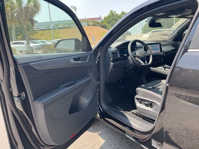 New 2026 Black Volkswagen 2.0T SE image 4